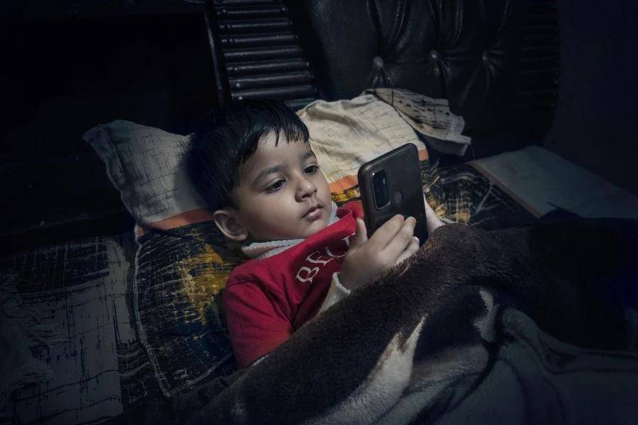 Ҳиндистонда ҳам болалар учун ижтимоий тармоқларни тақиқлаш таклиф қилинди